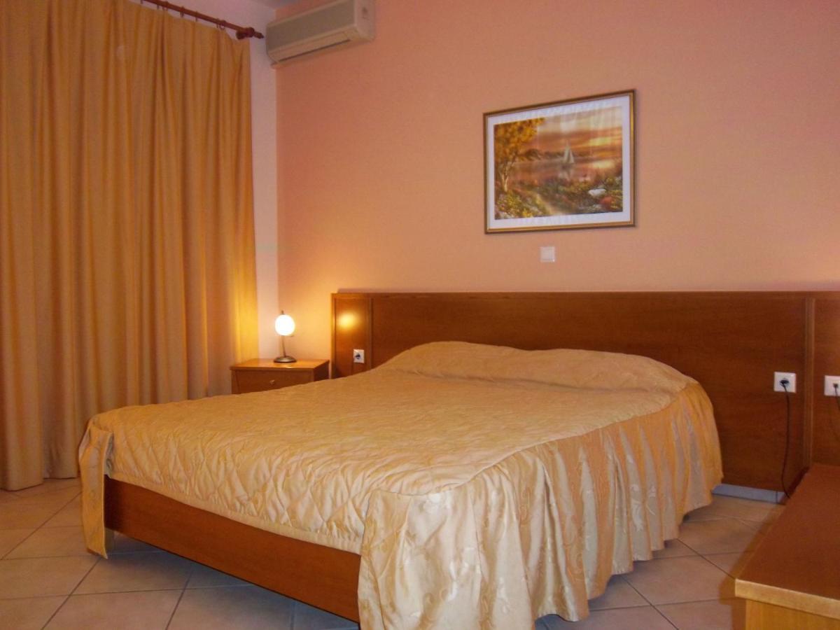 Iria Beach Room photo